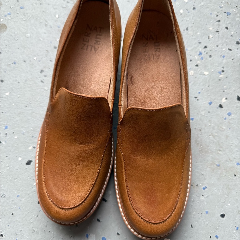 Naturalizer Women's Tan Leather Slip-On Loafers